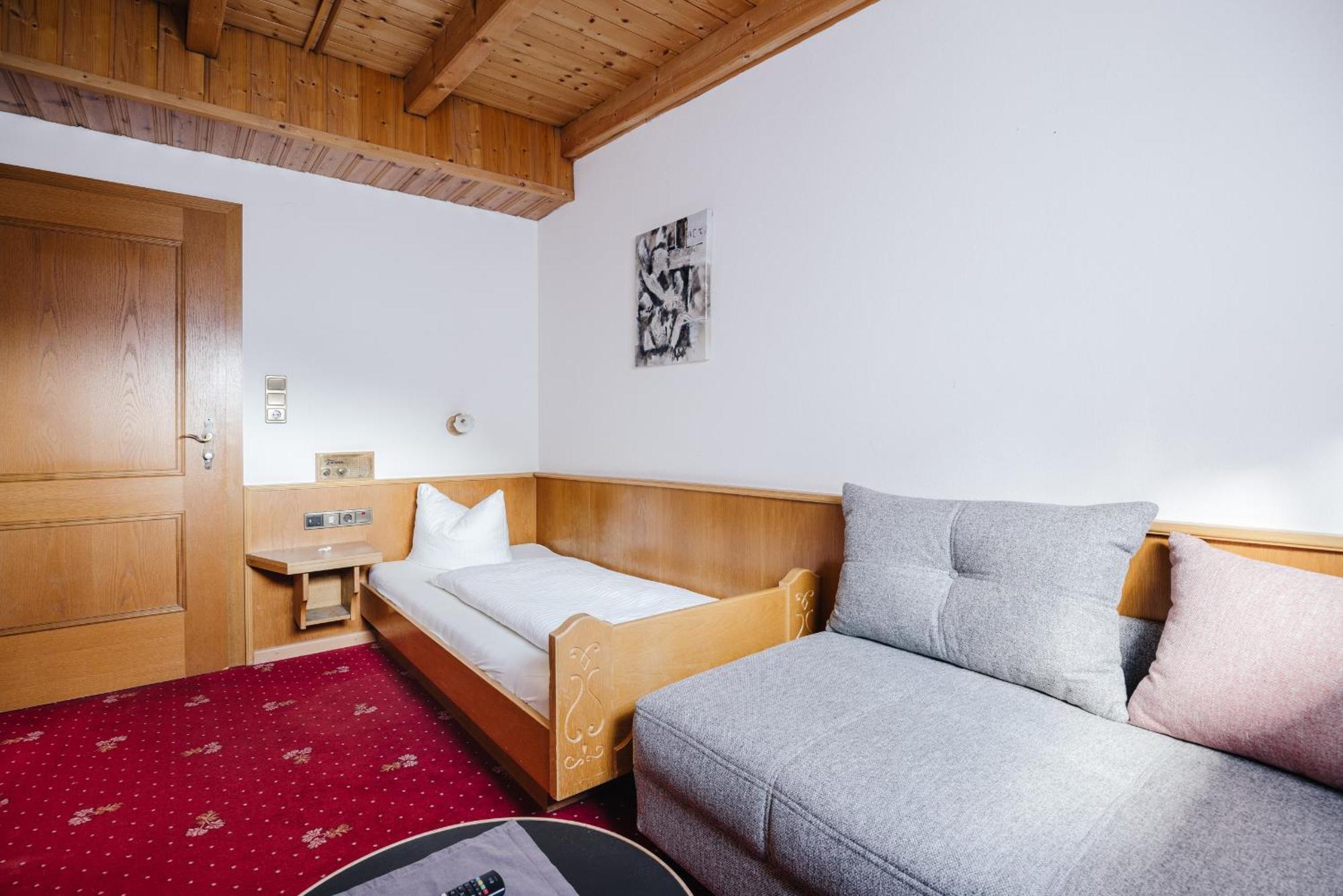 Andrea Hotel *